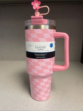 BNWT Mainstay Pink Checkered Travel Tumbler with Handle and Flower Straw Top